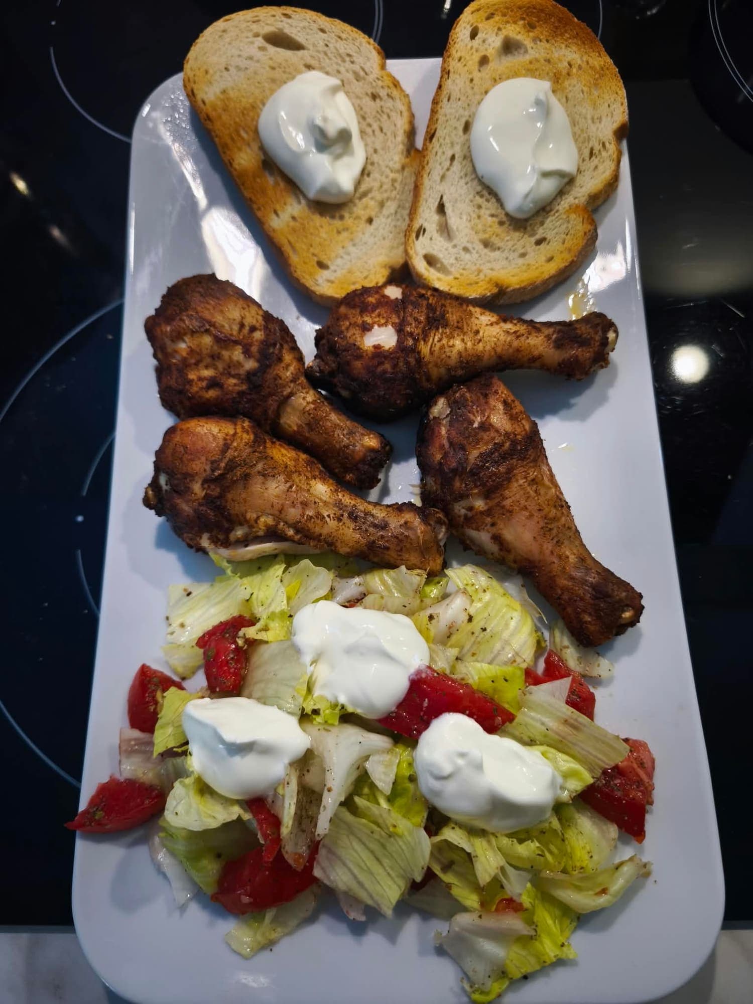 Roast chicken drumsticks with salad and bread