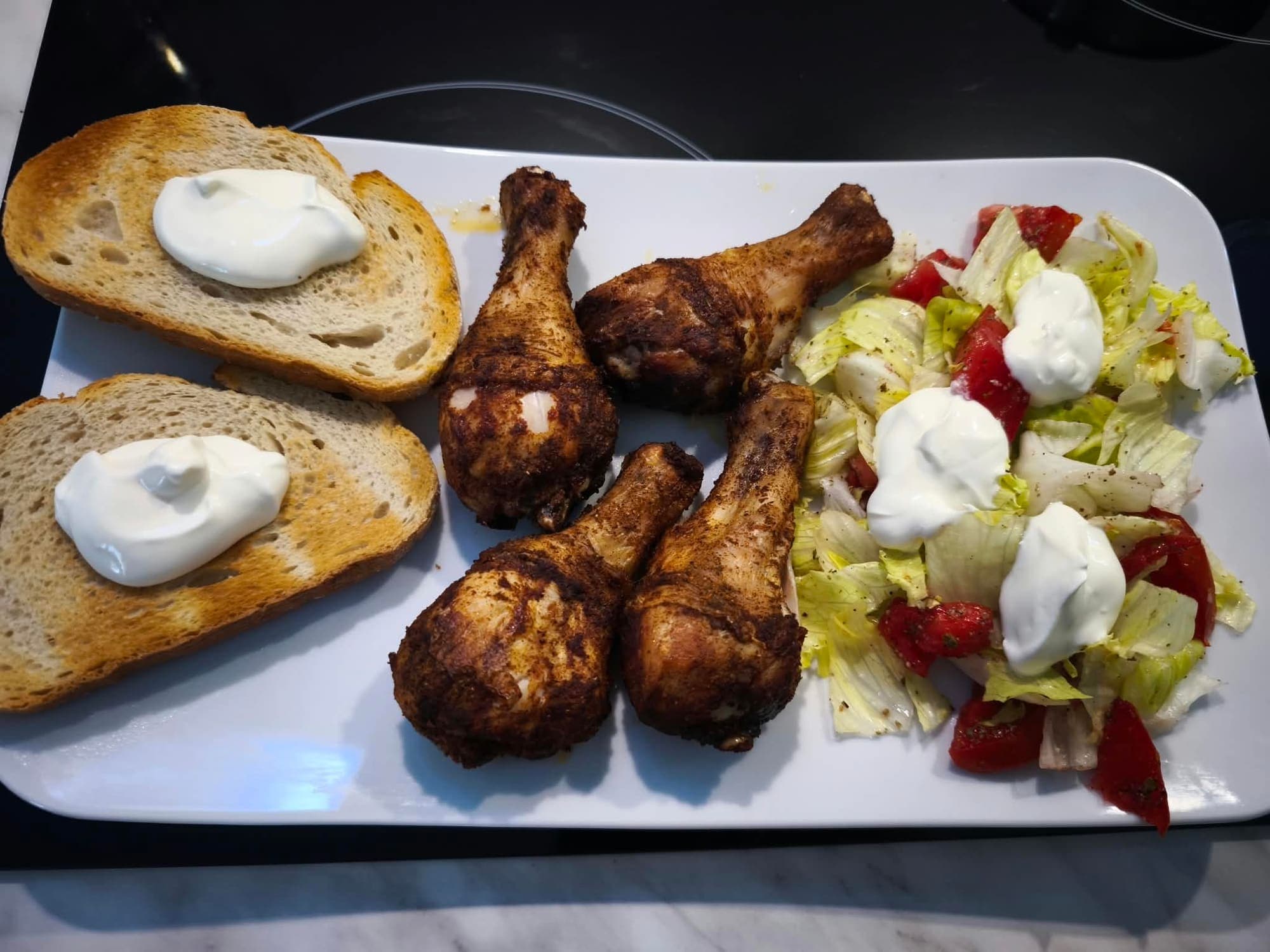 Roast chicken drumsticks with salad and bread